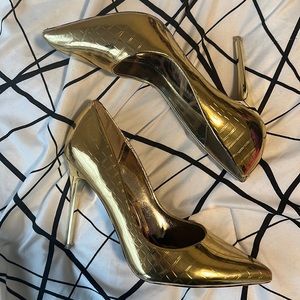 Azalea Wang Women’s Gold Pointed Toe 4 inch Heels Size 7.5